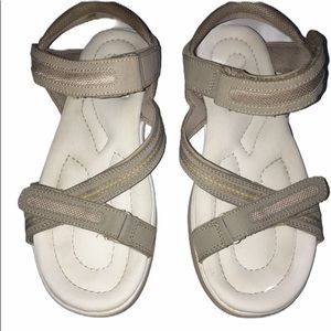 Rykä criss cross back strap Juno sandals